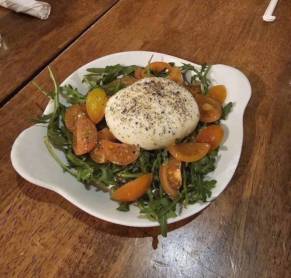 Burrata with Arugula and Tomatoes